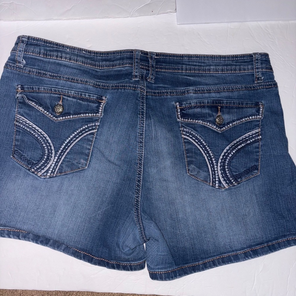 Natural Reflections Denim Shorts Size 18 Blue Mid Rise Embroidered Flap Pocket - Picture 7 of 10